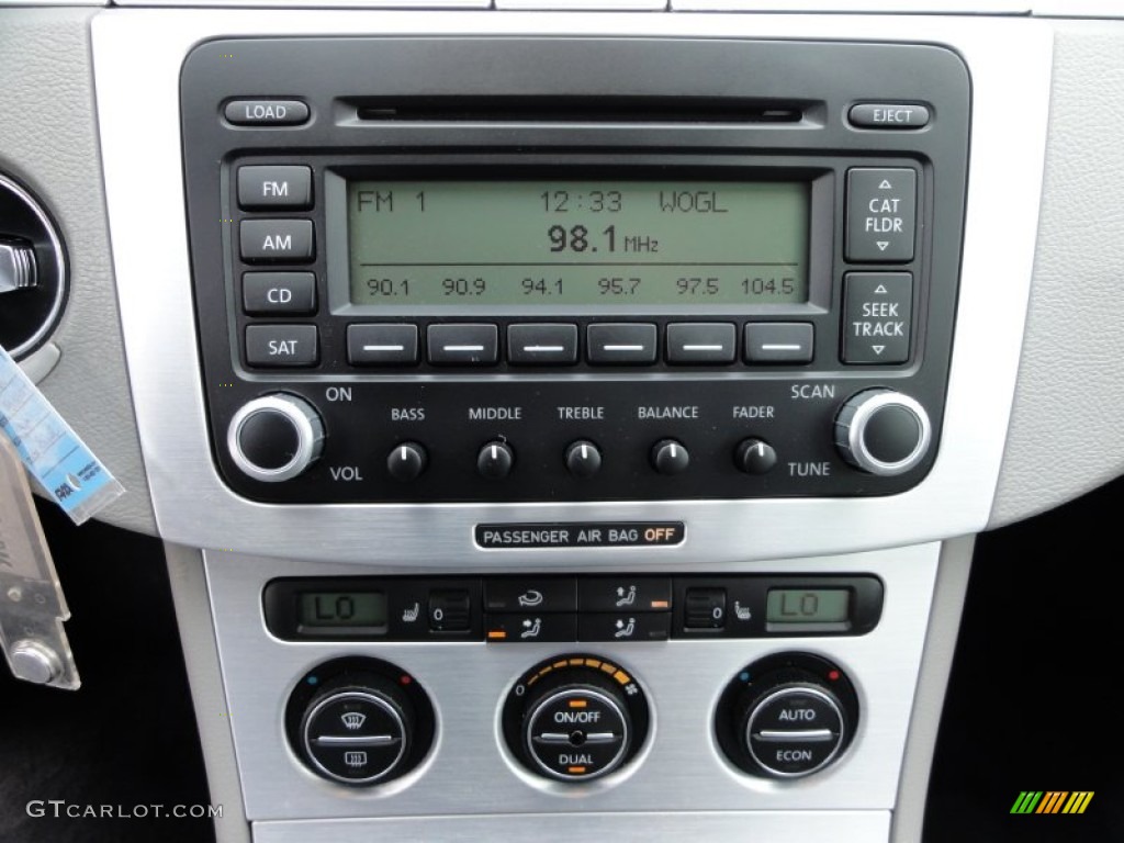 2006 Volkswagen Passat 3.6 4Motion Sedan Controls Photo #50453849