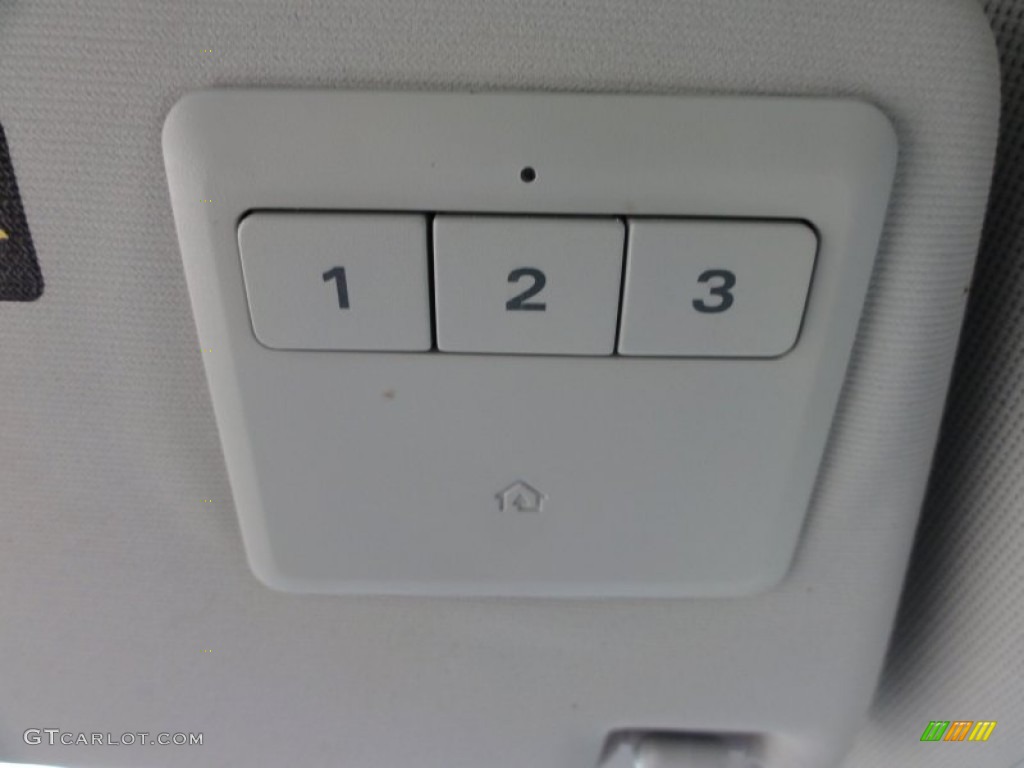 2006 Volkswagen Passat 3.6 4Motion Sedan Controls Photo #50453894