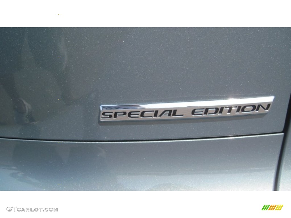 2011 Honda CR-V SE Marks and Logos Photos