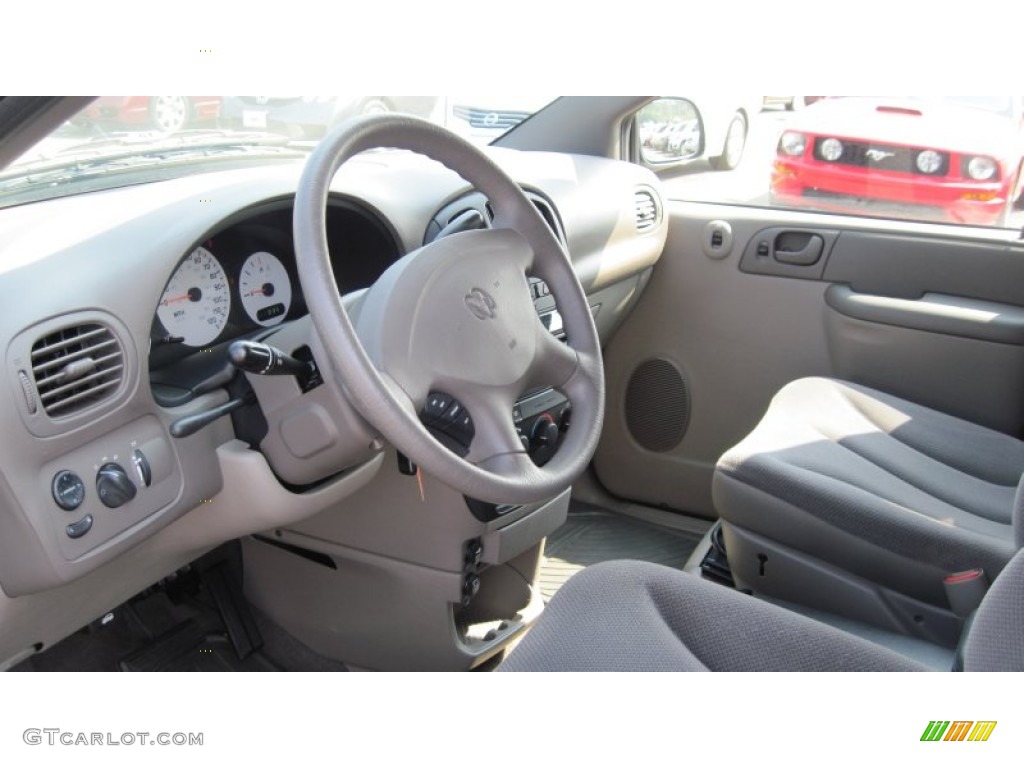 Taupe Interior 2002 Dodge Caravan SE Photo #50455247