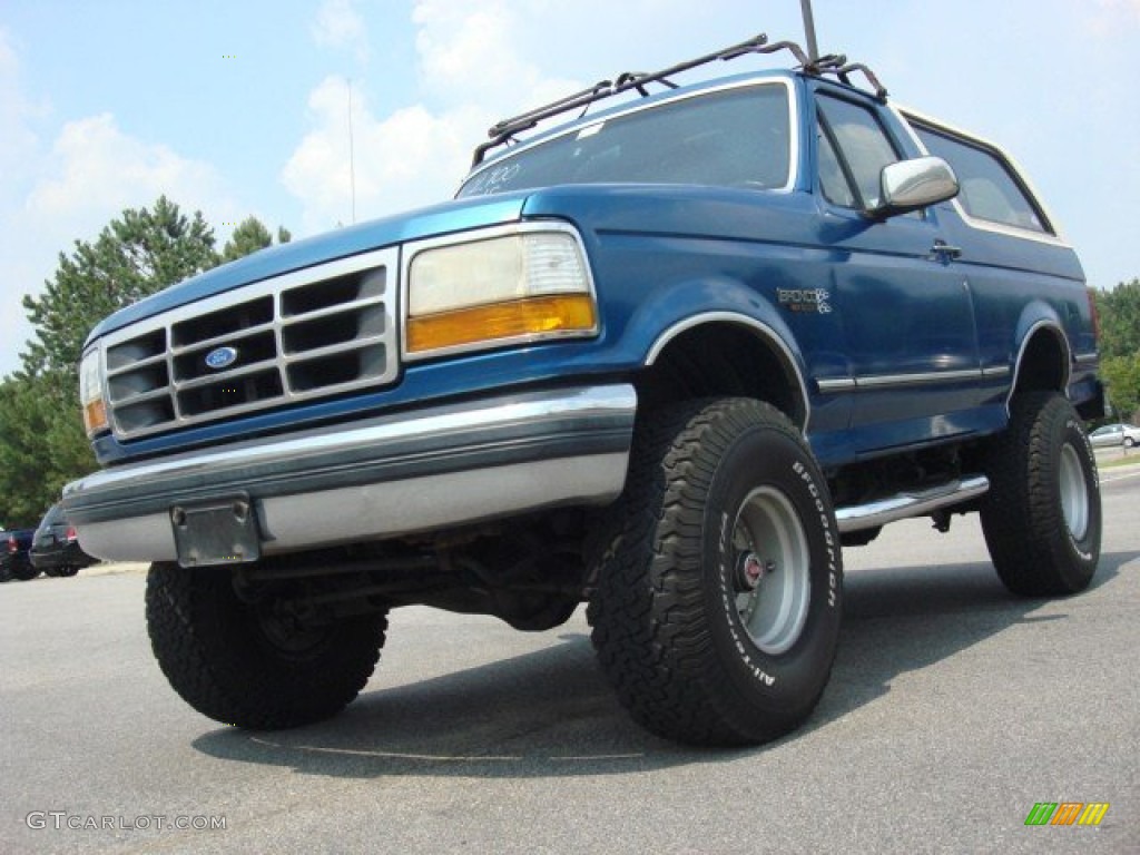 1992 Bronco Custom 4x4 - Custom Blue / Beige photo #1