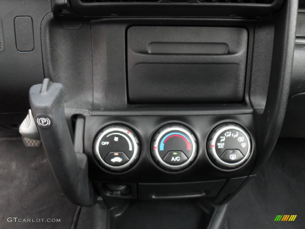 2004 Honda CR-V LX 4WD Controls Photo #50457479