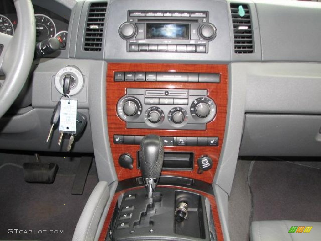 2005 Jeep Grand Cherokee Limited Controls Photo #50458298