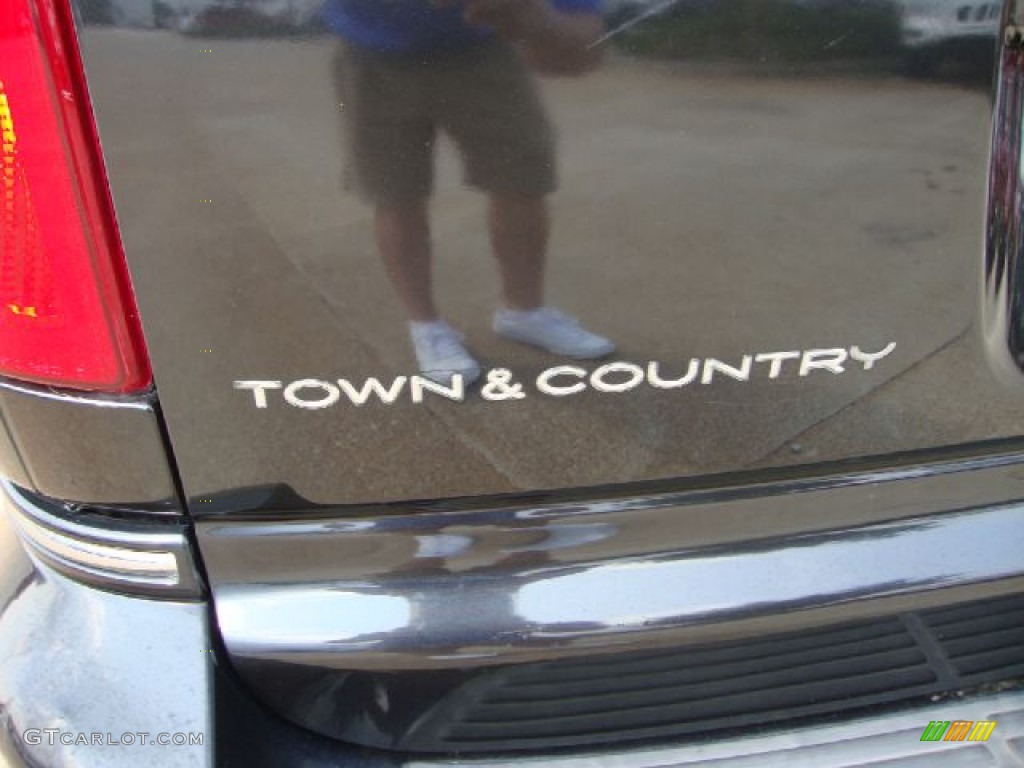 2005 Chrysler Town & Country Limited Marks and Logos Photo #50465684