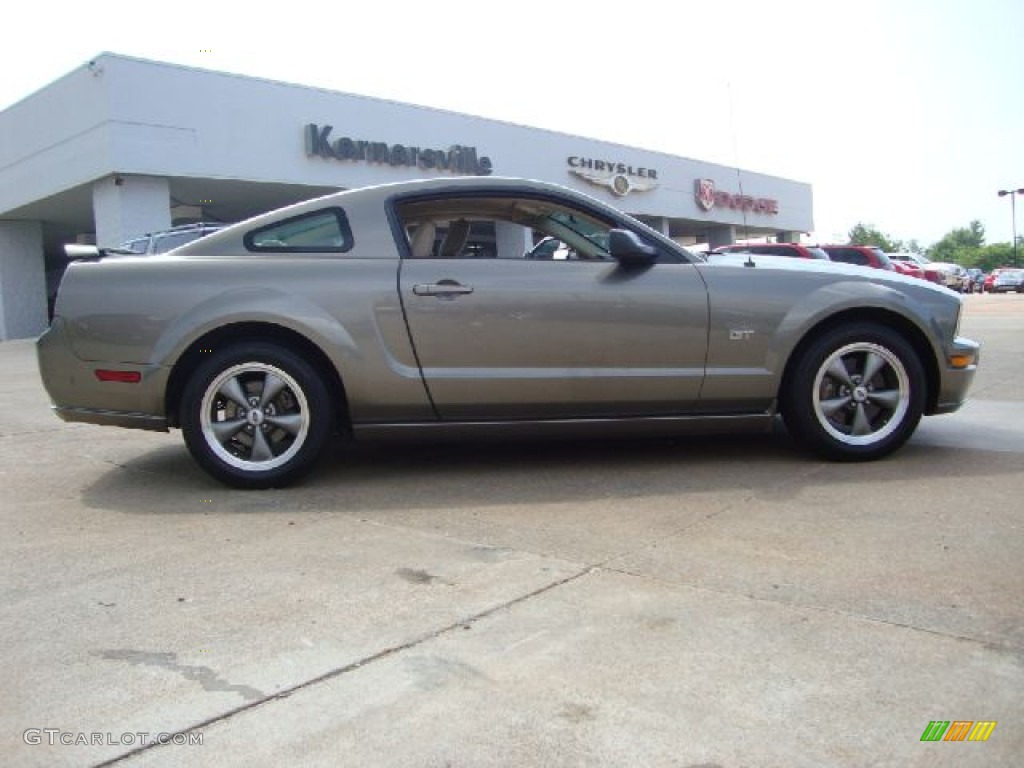 2005 Mustang GT Premium Coupe - Mineral Grey Metallic / Medium Parchment photo #2