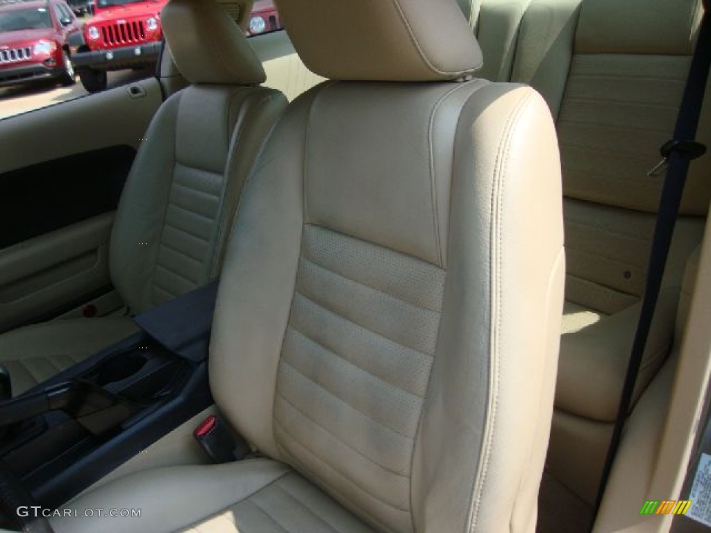 Medium Parchment Interior 2005 Ford Mustang GT Premium Coupe Photo #50465726