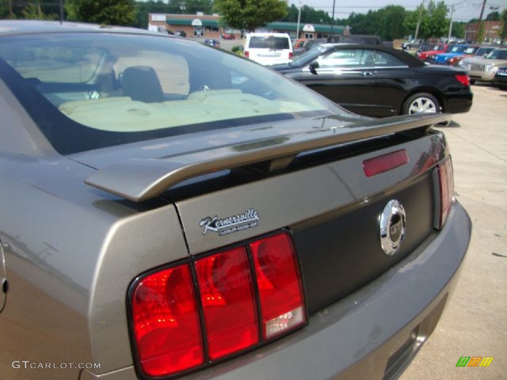 2005 Mustang GT Premium Coupe - Mineral Grey Metallic / Medium Parchment photo #28