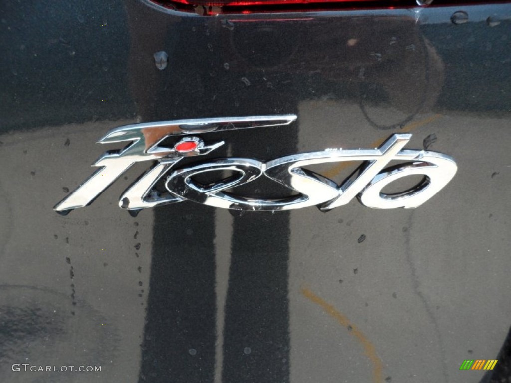 2011 Ford Fiesta SE SFE Sedan Marks and Logos Photos