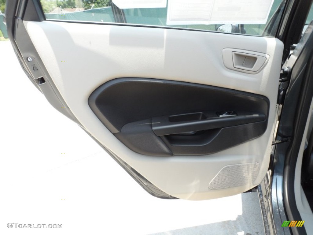 2011 Ford Fiesta SE SFE Sedan Light Stone/Charcoal Black Cloth Door Panel Photo #50468062