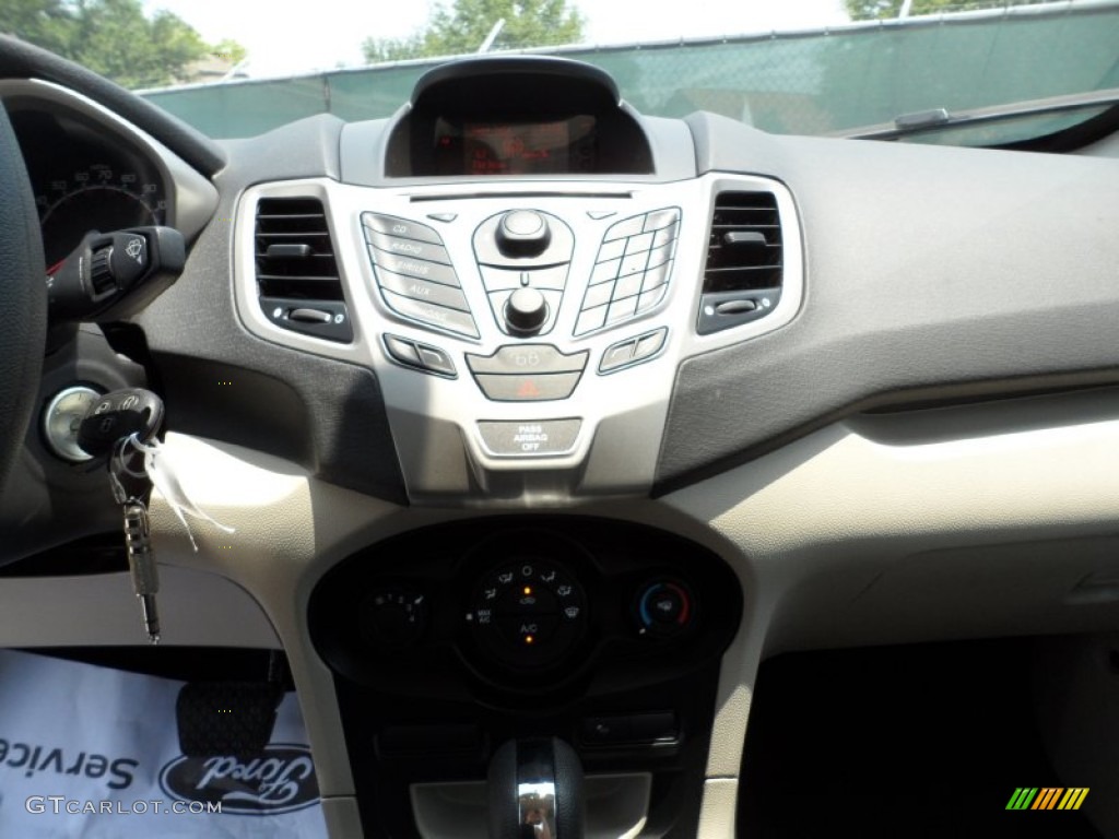 2011 Ford Fiesta SE SFE Sedan Controls Photo #50468166