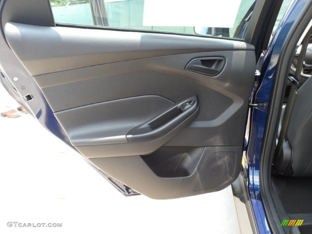 2012 Ford Focus SE SFE Sedan Charcoal Black Door Panel Photo #50470700