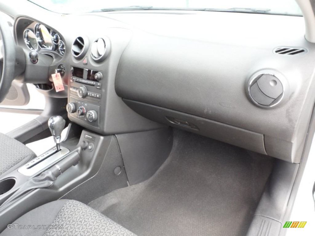 2010 G6 Sedan - Summit White / Ebony photo #27