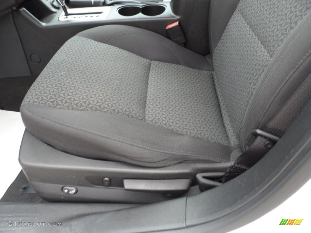 2010 G6 Sedan - Summit White / Ebony photo #37