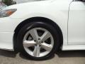 Super White - Camry SE Photo No. 6