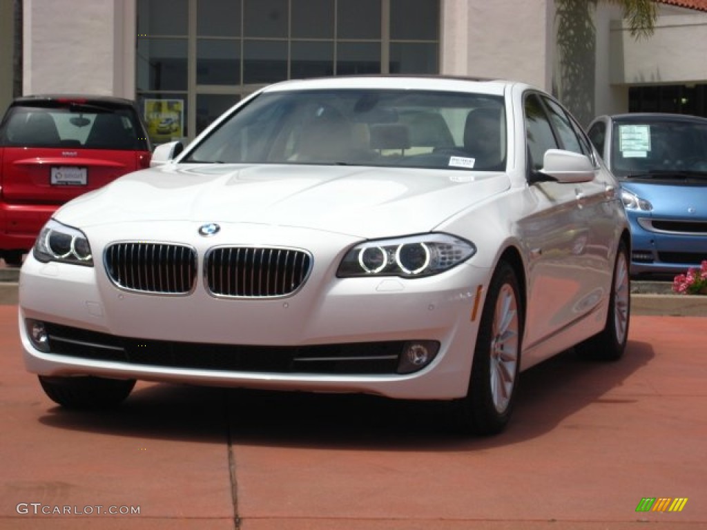 2011 5 Series 535i Sedan - Alpine White / Venetian Beige photo #1