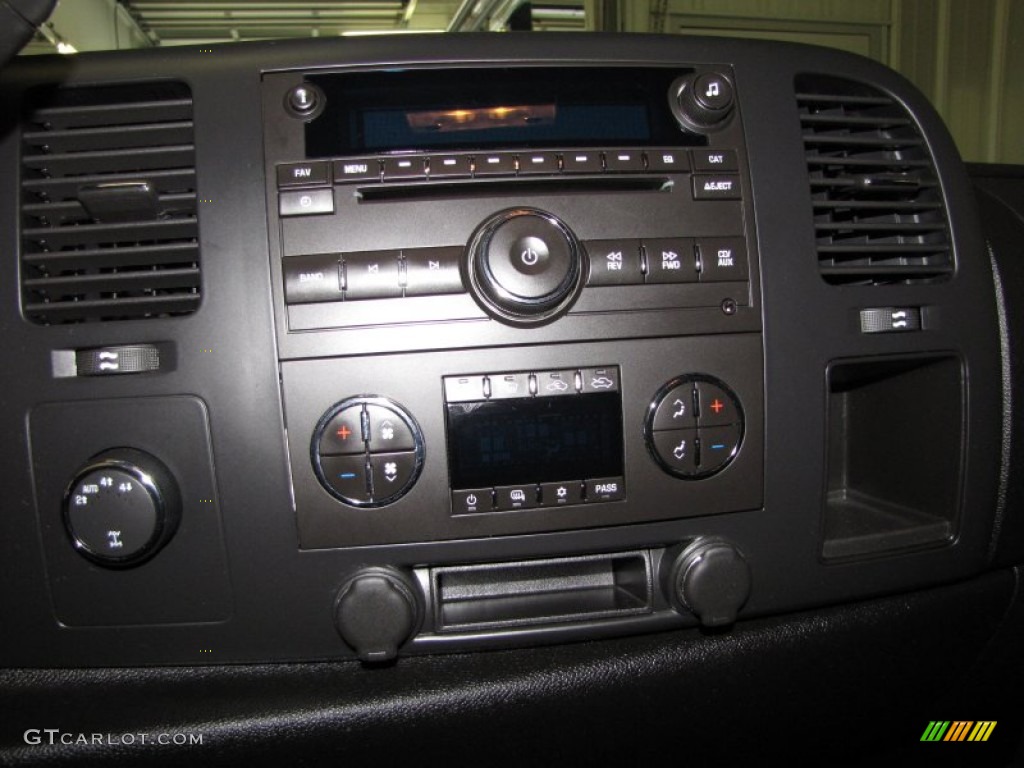 2008 Chevrolet Silverado 1500 LT Extended Cab 4x4 Controls Photo #50487823
