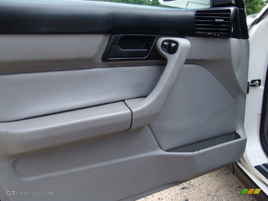 1990 BMW 5 Series 525i Sedan Grey Door Panel Photo #50488432