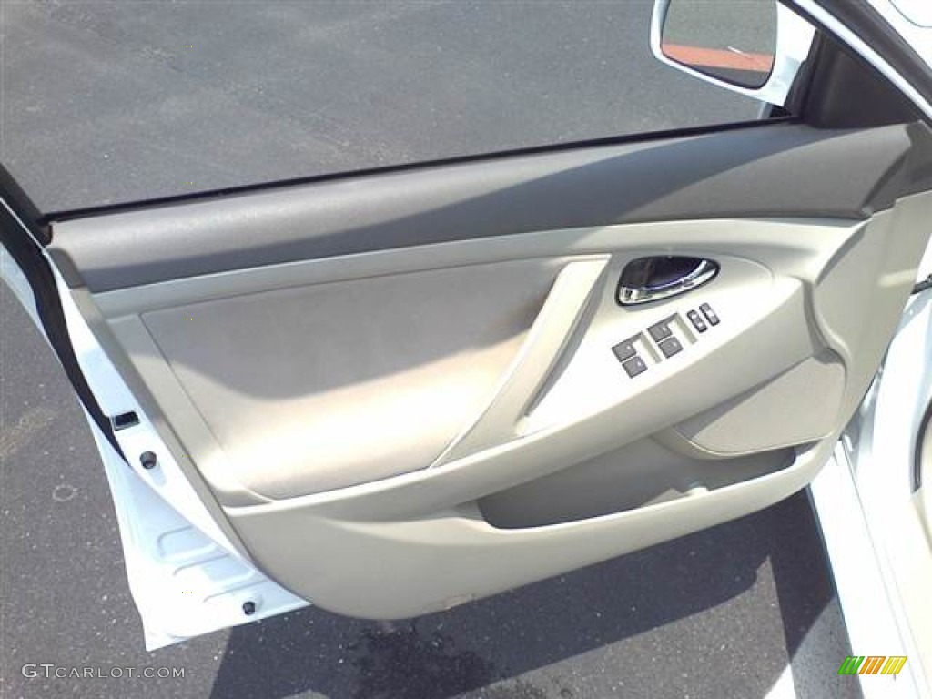 2011 Camry  - Super White / Bisque photo #12