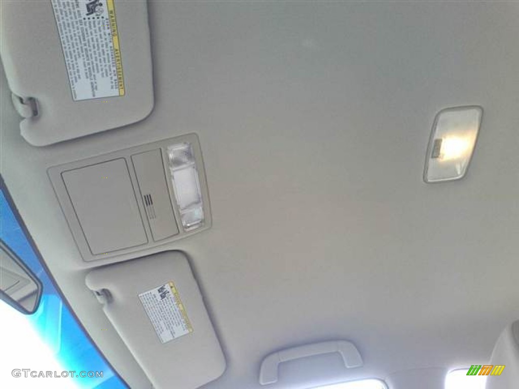 2011 Camry  - Super White / Bisque photo #14