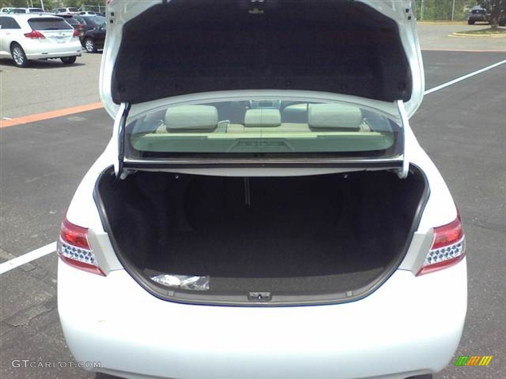 2011 Camry  - Super White / Bisque photo #15