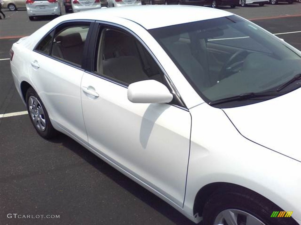 2011 Camry  - Super White / Bisque photo #19