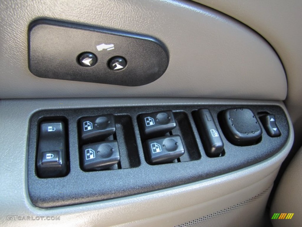 2004 Tahoe LS 4x4 - Silver Birch Metallic / Gray/Dark Charcoal photo #10