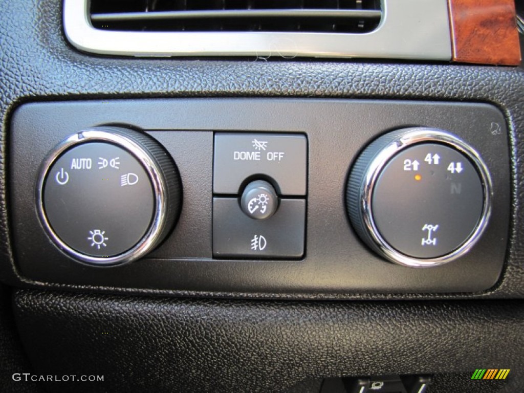 2009 Chevrolet Silverado 3500HD LTZ Crew Cab 4x4 Controls Photo #50491426