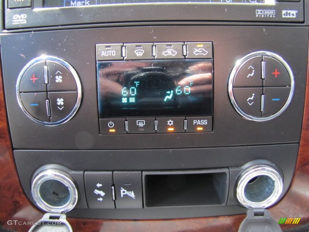 2009 Chevrolet Silverado 3500HD LTZ Crew Cab 4x4 Controls Photo #50491519