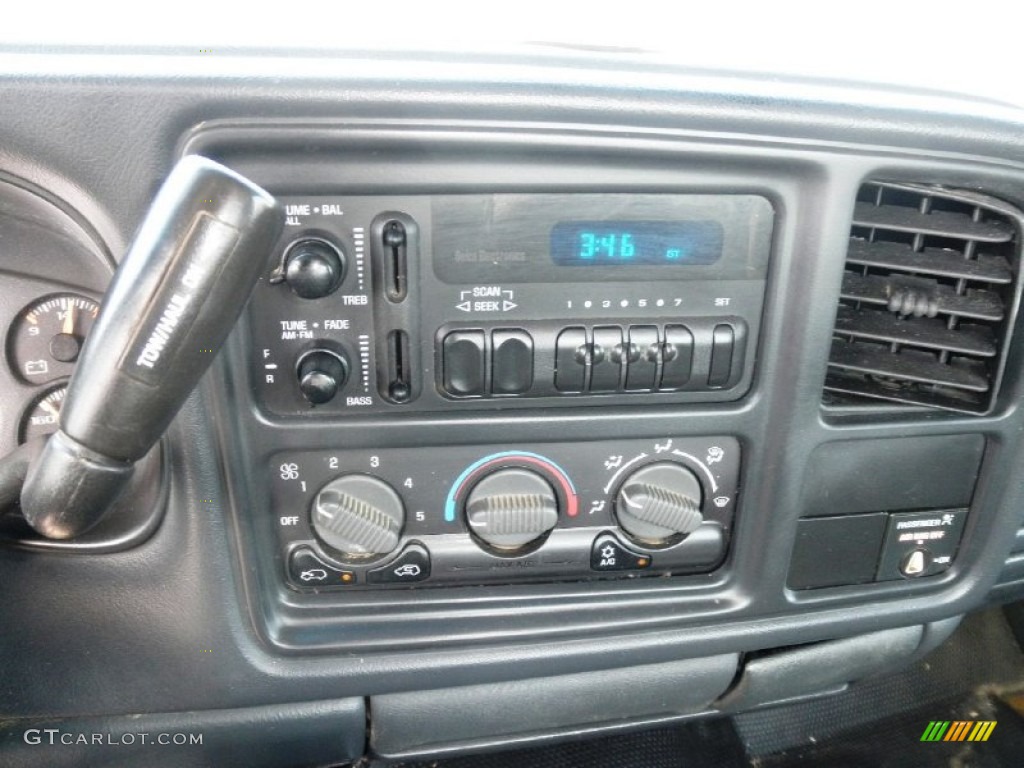 2002 GMC Sierra 2500HD Regular Cab Utility Truck Controls Photo #50493838