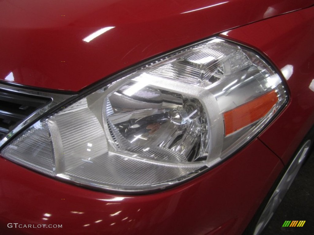 2010 Versa 1.8 S Hatchback - Red Alert / Charcoal photo #4