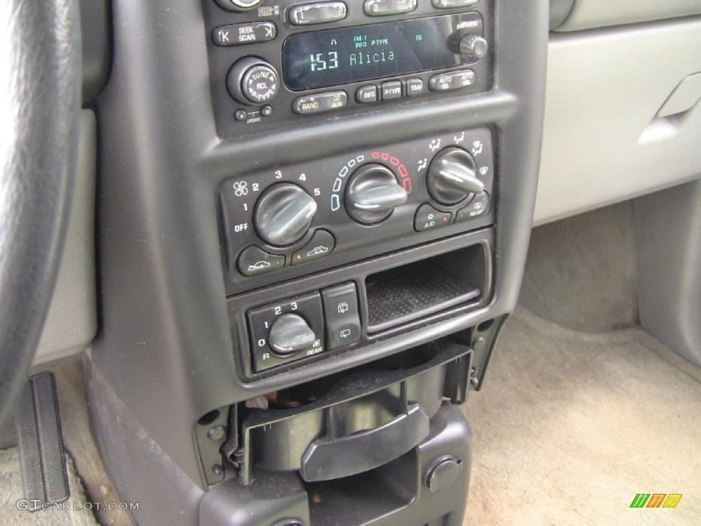 2003 Chevrolet Venture LT Controls Photos