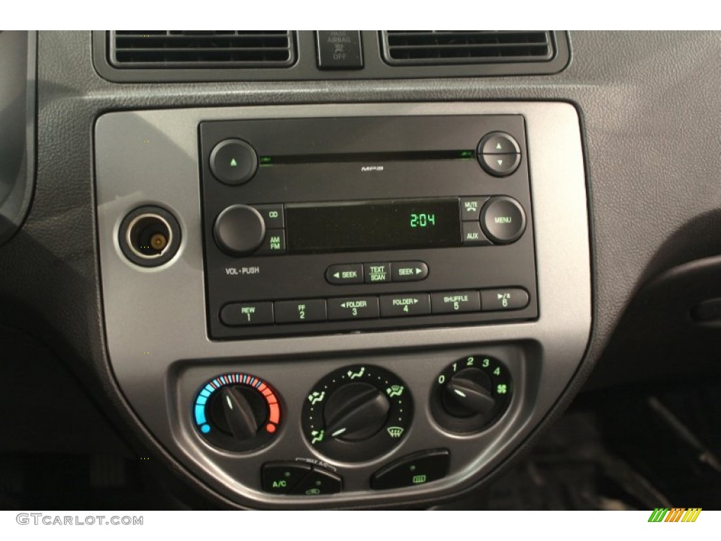 2007 Ford Focus ZX5 SE Hatchback Controls Photo #50498834