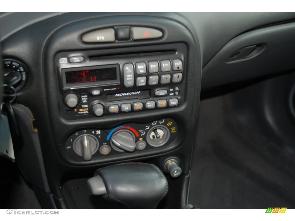 2001 Pontiac Grand Am GT Coupe Controls Photo #50499629
