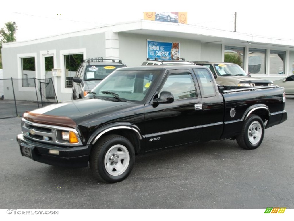 1995 S10 LS Extended Cab - Black / Gray photo #1