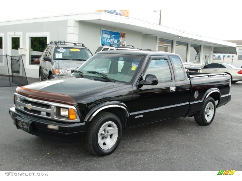 1995 S10 LS Extended Cab - Black / Gray photo #8