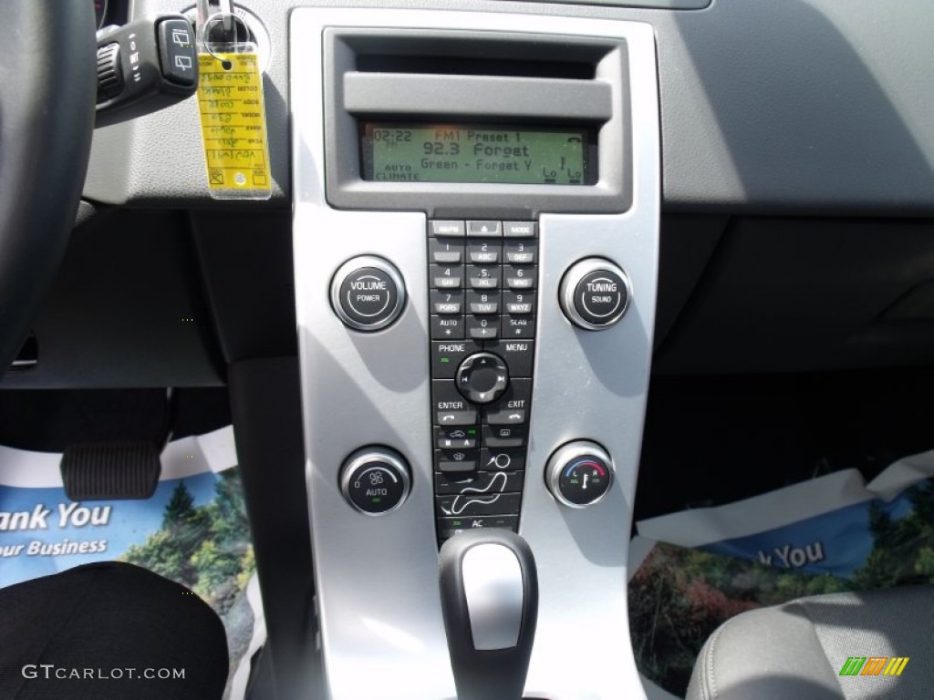 2011 Volvo C30 T5 Controls Photo #50501207