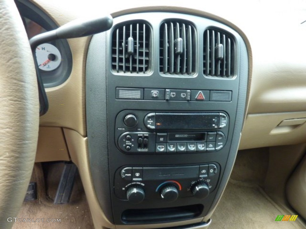 2003 Chrysler Voyager LX Controls Photo #50504029