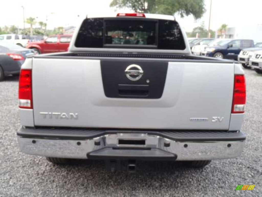 2011 Titan SV Crew Cab - Radiant Silver / Charcoal photo #4