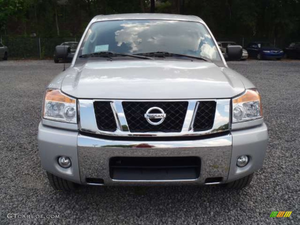 2011 Titan SV Crew Cab - Radiant Silver / Charcoal photo #5
