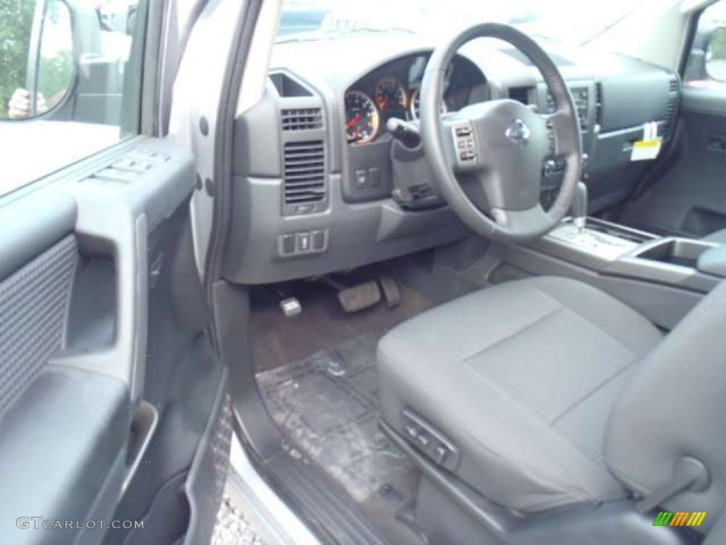 2011 Titan SV Crew Cab - Radiant Silver / Charcoal photo #6