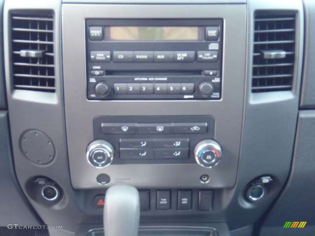 2011 Titan SV Crew Cab - Radiant Silver / Charcoal photo #9