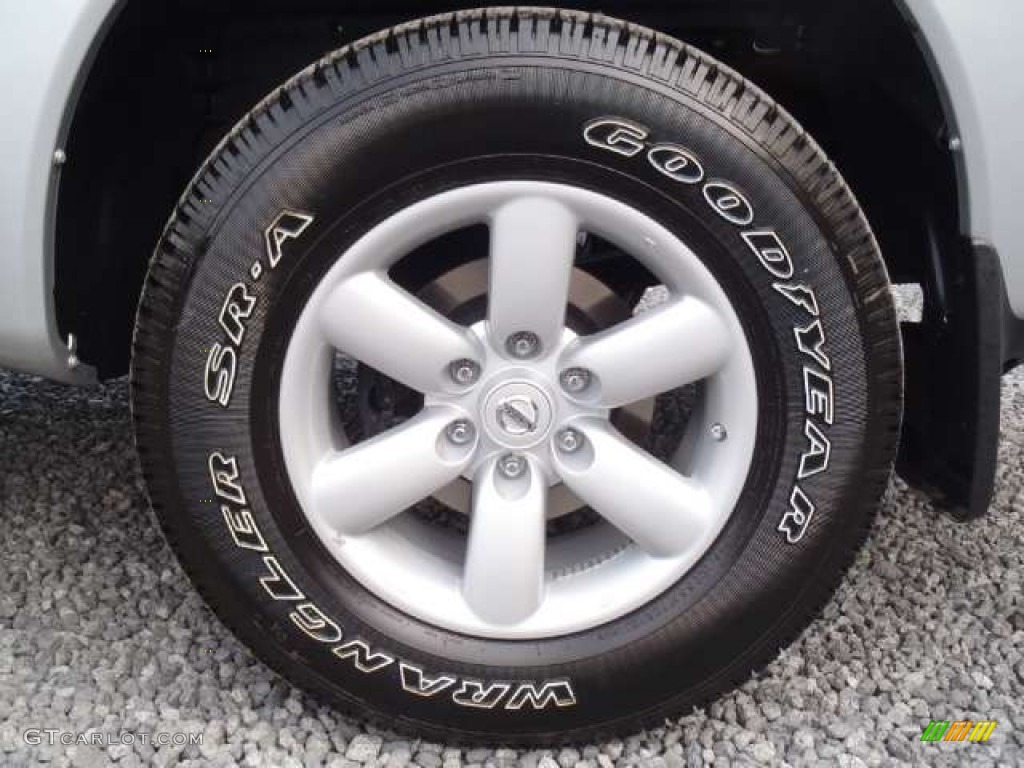 2011 Titan SV Crew Cab - Radiant Silver / Charcoal photo #12