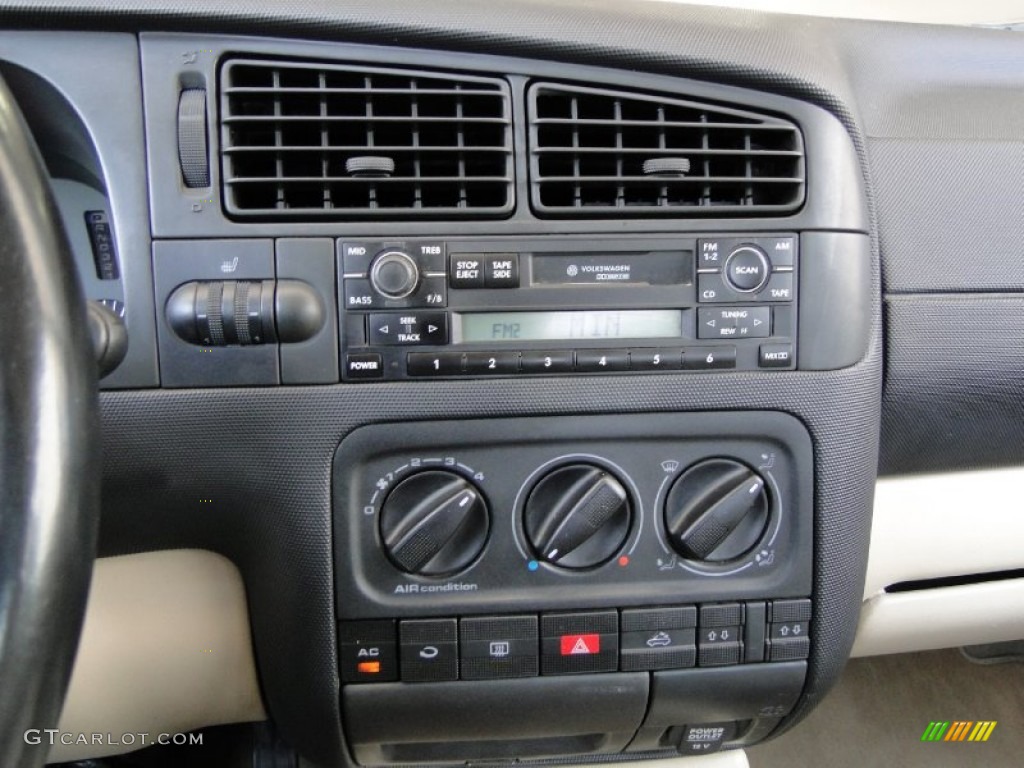 2002 Volkswagen Cabrio GLX Controls Photo #50505997