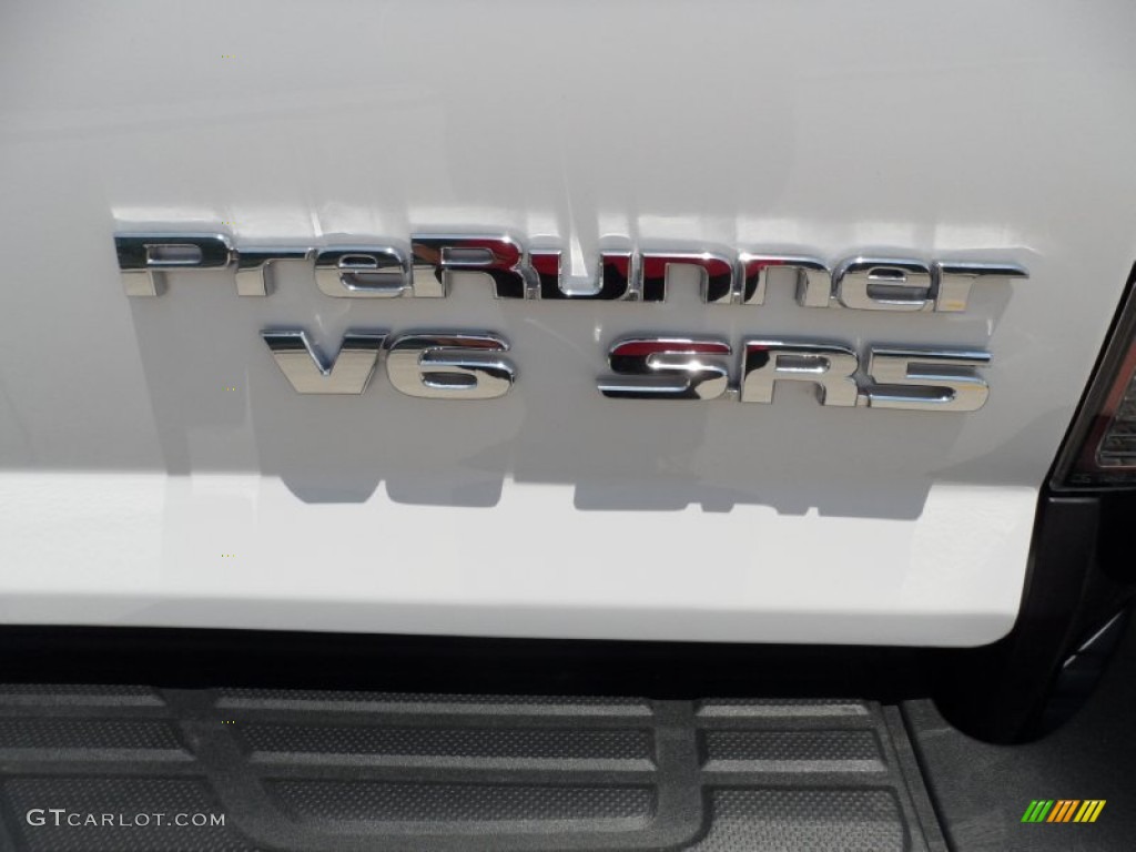 2011 Tacoma V6 SR5 PreRunner Double Cab - Super White / Graphite Gray photo #17
