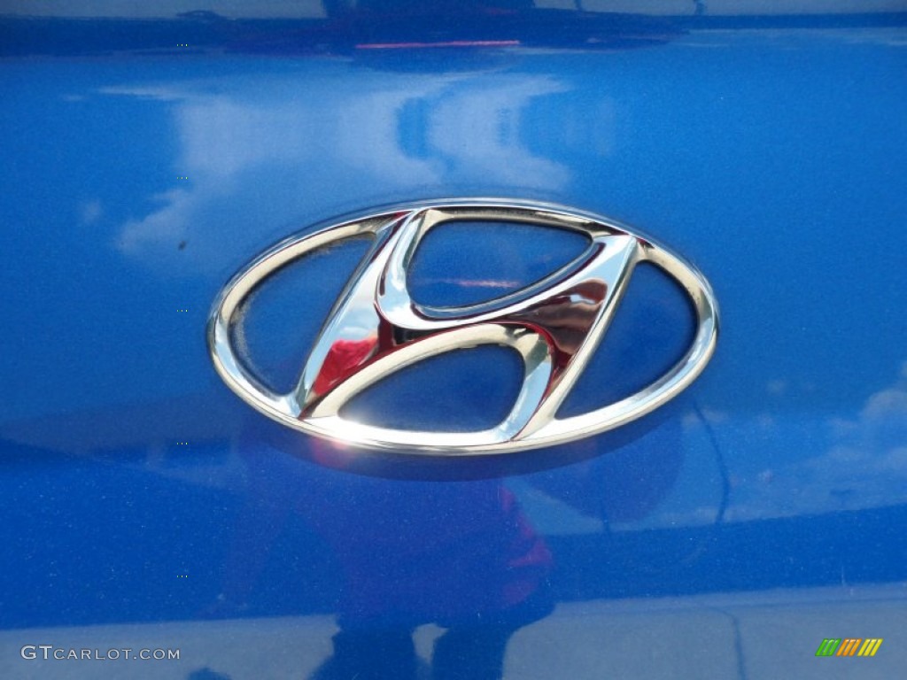 2004 Hyundai Tiburon GT Marks and Logos Photos