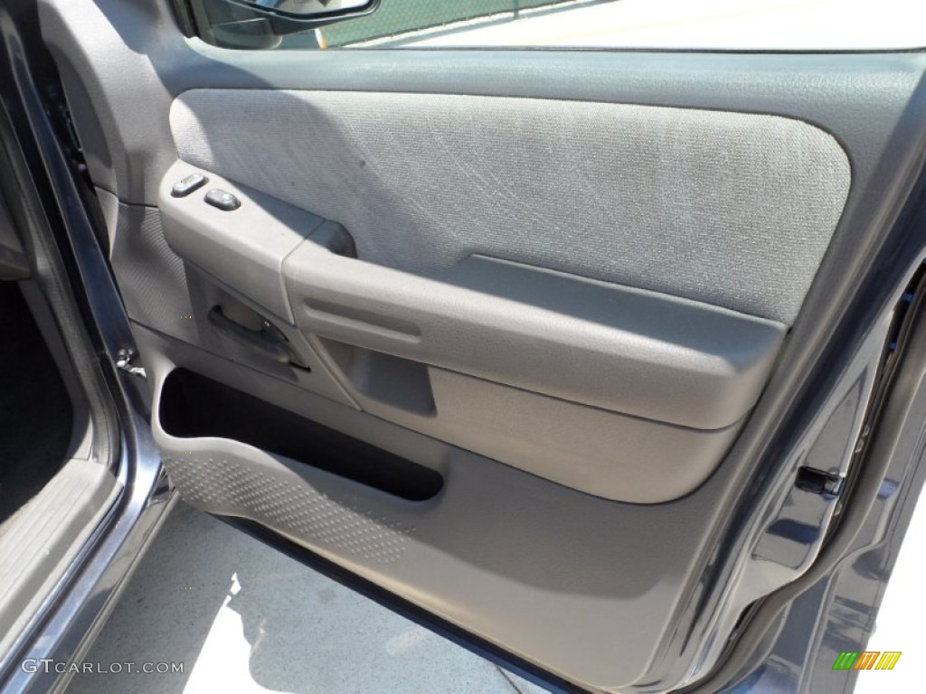 2005 Explorer XLT - Dark Blue Pearl Metallic / Graphite photo #23