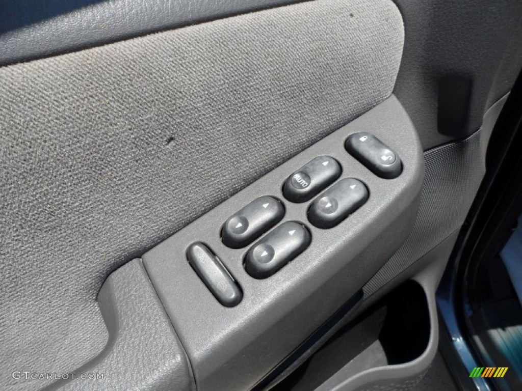 2005 Explorer XLT - Dark Blue Pearl Metallic / Graphite photo #32