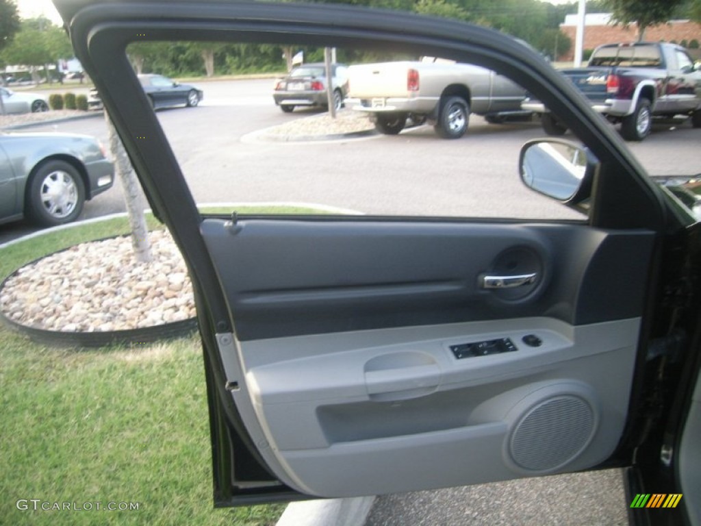 2007 Dodge Magnum SXT Dark Slate Gray/Light Graystone Door Panel Photo #50510194