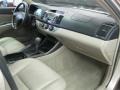 2004 Desert Sand Mica Toyota Camry SE V6  photo #16