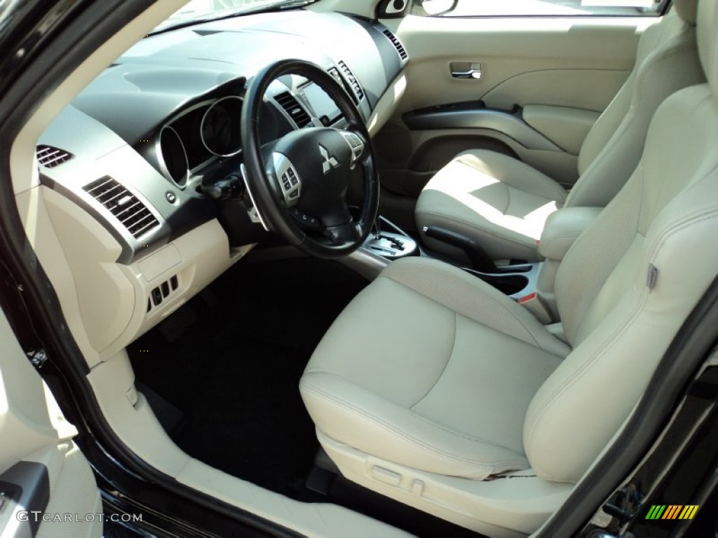 Beige Interior 2009 Mitsubishi Outlander XLS Photo #50513095